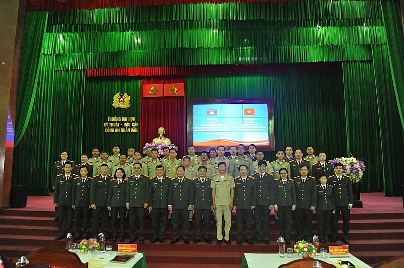 សាកលវិទ្យាល័យបច្ចេកវិទ្យា និងភស្តុភារ របស់នគរបាលប្រជាជនវៀតណាមបើកវគ្គបំប៉នជំនាញវិជ្ជាជីវៈសន្តិសុខតាមអ៊ីនធឺណិតសម្រាប់មន្ត្រីនៃក្រសួងមហាផ្ទៃ ព្រះរាជាណាចក