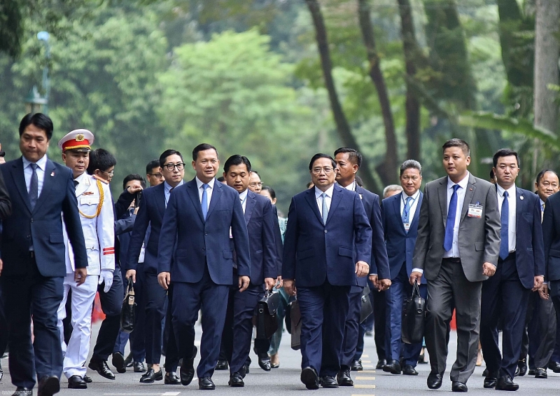 រូបថត៖ លោកនាយករដ្ឋមន្ត្រីនៃសាធារណរដ្ឋសង្គមនិយមវៀតណាម Pham Minh Chinh អញ្ជើញទទួលបដិសណ្ឋារកិច្ចស្វាគមន៍​សម្តេចមហាបវរធិបតី ហ៊ុន ម៉ាណែត
