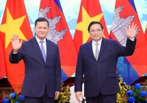 រូបថត៖ លោកនាយករដ្ឋមន្ត្រីនៃសាធារណរដ្ឋសង្គមនិយមវៀតណាម Pham Minh Chinh អញ្ជើញទទួលបដិសណ្ឋារកិច្ចស្វាគមន៍​សម្តេចមហាបវរធិបតី ហ៊ុន ម៉ាណែត