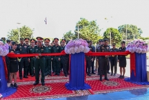 លោកនាយឧត្តមសេនីយ៍ ទៀ សីហា ឧបនាយករដ្ឋមន្ត្រី រដ្ឋមន្ត្រីក្រសួងការពារជាតិ នៃព្រះរាជាណាចក្រកម្ពុជា បានអញ្ជើញជាអធិបតីក្នុងពិធីសម្ពោធដាក់ឱ្យប្រើប្រាស់អគារម