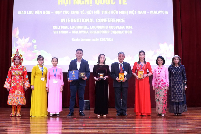 រាត្រីជួបប្រាស្រ័យវប្បធម៌ពិសេសតភ្ជាប់មិត្តភាពវៀតណាម-ម៉ាឡេស៊ី