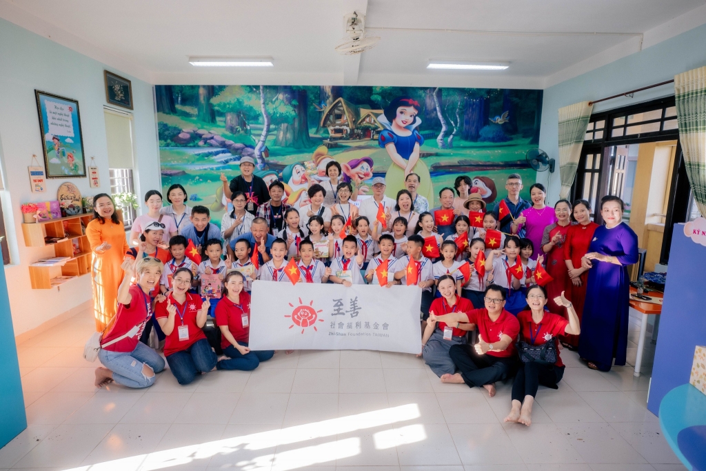 Zhi Shan ភ្ជាប់ស្នេហាក្នុងរដូវបុណ្យពាក់កណ្តាលសរទរដូវ Zhi Shan ភ្ជាប់ស្នេហាក្នុងរដូវបុណ្យពាក់កណ្តាលសរទរដូវ