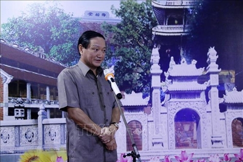 ທ່ານ ຫງວຽນບ໊າຮຸ່ງ ເອກອັກຄະລັດຖະທູດຫວຽດນາມ ປະຈໍາ ລາວ ກ່າວຄໍາເຫັນທີ່ເຫດການ. ພາບ: ສໍານັກຂ່າວສານຫວຽດນາມ.