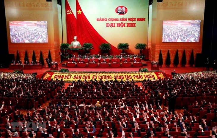 ຊາວຫວຽດນາມ ອາໄສຢູ່ຕ່າງປະເທດມີຄວາມເຊື່ອໝັ້ນຕໍ່ຜົນສຳເລັດຂອງ ກອງປະຊຸມໃຫຍ່ຄັ້ງທີ 13 ຂອງພັກກອມມູນິດ ຫວຽດນາມ ຊາວ ຫວຽດ ນາມ ອາ ໄສ ຢ ຕ າ ງ ປະ ເທດ ມ ຄວາມ ເຊ ອ ໝ ນ ຕ ຜ ນ ສຳ ເລ ດ ຂອງ ກອງ ປະ ຊ ມ ໃຫຍ ຄ ງ ທ 13 ຂອງ ພ ກ ກອມ ມ ນ ດ ຫວຽດ ນາມ