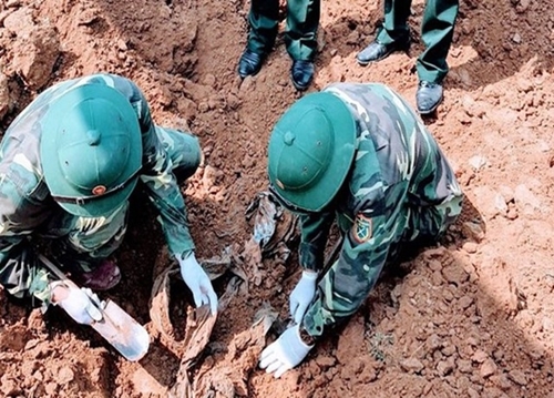 ຊອກຫາໄດ 3 ອ ດຖ ນ ກຮ ບເສຍສະຫ ະຊ ວ ດ ໃນປາງສ ງຄາມຢ ລາວ