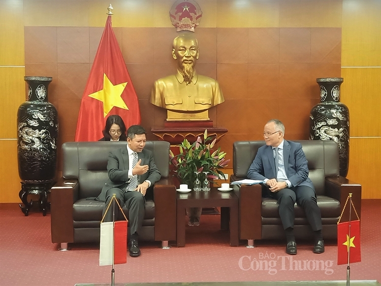 ຫວຽດນາມ ແລະອ ນໂດເນເຊຍ ແມ ນສອງຄ ຮ ວມມ ທ ສຳຄ ນຢ ພາກພ ນ ແລະ ໃນໂລກ