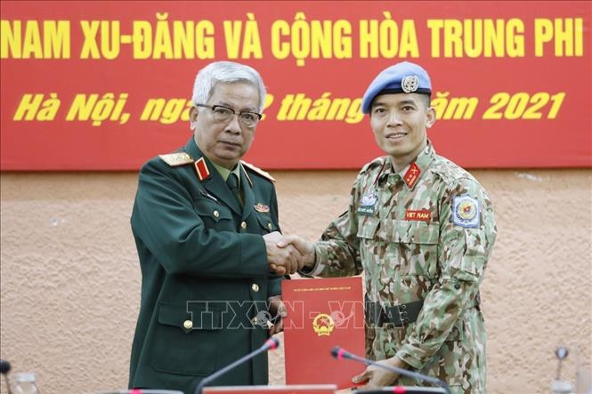 ພະນ ກງານ ພາລະກອນໂຮງໝ ກາງສະໜາມຂ ນ 2 ເລກ 3 ກຽມພ ອມທ ຈະເດ ນທາງໄປປະຕ ບ ດໜ າທ ເຂ າຮ ວມການເຄ ອນໄຫວຮ ກສາສ ນຕ ພາບ ສປຊ ຢ ຊ ດ ງໃຕ