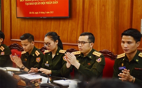 ນັກສຶກສາ, ນັກຄົ້ນຄວ້າສື່ມວນຊົນລາວ ຢ້ຽມຢາມ, ຄົ້ນຄວ້າຢູ່ໜັງສືພິມກອງທັບປະຊາຊົນຫວຽດນາມ ນ ກສ ກສາ ນ ກຄ ນຄວ າສ ມວນຊ ນລາວ ຢ ຽມຢາມ ຄ ນຄວ າຢ ໜ ງສ ພ ມກອງທ ບປະຊາຊ ນຫວຽດນາມ