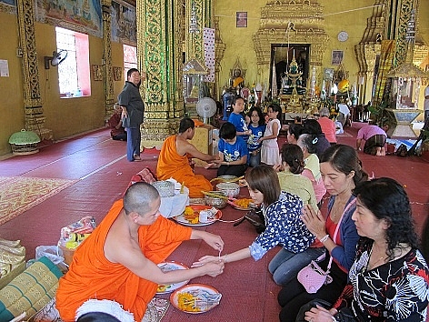 tet bunpimay lao vao ngay nao co gi doc dao
