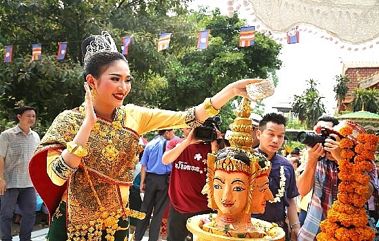 tet bunpimay lao vao ngay nao co gi doc dao