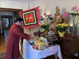 ສະຖານທູດຫວຽດນາມ ປະຈຳ ການາດາ ຈັດພິທີໄຫວ້ບູຊາເຈົ້າຊີວິດຮຸ່ງ ຜ່ານລະບົບທາງໄກ