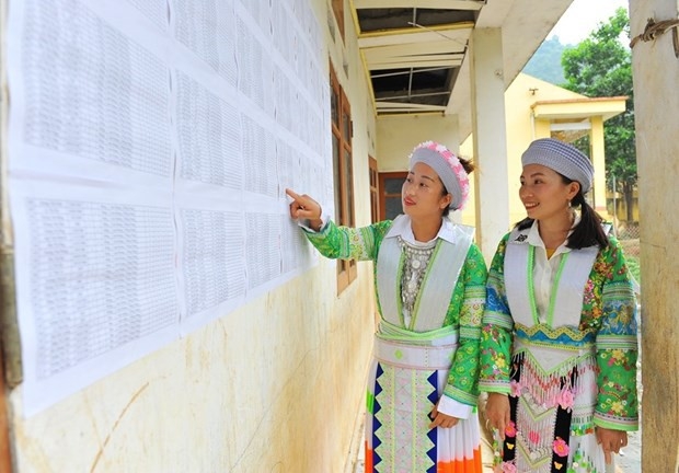 ການ​ຂົນ​ຂວາຍ​ເລືອກ​ຕັ້ງ - ບັ້ນ​ກວດ​ກາຕ​ົວ​ຈິງ ເພື່ອໃຫ້​ຜູ້​ມີ​ສິດ​ເລືອກ​ຕັ້ງ ເລືອກເອົາ​ບັນ​ດາ​ຜູ້​ແທນ​ທີ່​ເໝາະ​ສົມ