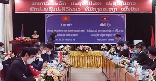 ບັນຍາກາດທີ່ພິທີເຊັນຂໍ້ຕົກລົງຮ່ວມມືລະຫວ່າງແຂວງແທັງຮວ໊າ ແລະຫົວພັນ. ພາບ: ສໍານັກຂ່າວສານຫວຽດນາມ. ບັນຍາກາດທີ່ພິທີເຊັນຂໍ້ຕົກລົງຮ່ວມມືລະຫວ່າງແຂວງແທັງຮວ໊າ ແລະຫົວພັນ. ພາບ: ສໍານັກຂ່າວສານຫວຽດນາມ.