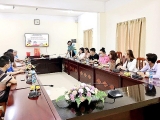 ມະ​ຫາ​ວິ​ທະ​ຍາ​ໄລ​ ຫາຍ​ເຢືອງ ພົບ​ປະ​ສັງ​ສັນ, ມອບ​ຂອງ​ຂວັນ​ໃຫ້​ແກ່​ນັກ​ສຶກ​ສາ​ລາວ ເນື່ອງ​ໃນ​ໂອ​ກາດ​ບຸນ​ປີ​ໃໝ່ ລາວ