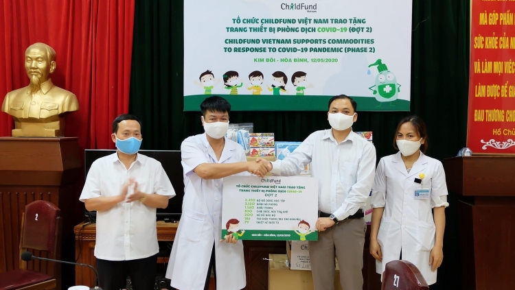 ອົງການ ChildFund ຫວຽດນາມໄດ້ມອບອຸປະກອນການສຶກສາ ແລະ ອຸປະກອນການແພດ ໃຫ້ແກ່ ແຂວງກາວບັ່ງ, ບັກກ້ານ ແລະ ຮວ້າບີ່ງ ເພື່ອປ້ອງກັນ ແລະ ຕໍ່ສູ້ຕ້ານກັບ COVID-19. ອ ງການ childfund ຫວຽດນາມໄດ ມອບອ ປະກອນການສ ກສາ ແລະ ອ ປະກອນການແພດ ໃຫ ແກ ແຂວງກາວບ ງ ບ ກກ ານ ແລະ ຮວ າບ ງ ເພ ອປ ອງກ ນ ແລະ ຕ ສ ຕ ານກ ບ covid 19