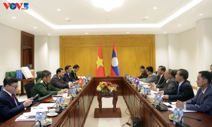 ການພົບປະເຈລະຈາ  ລະຫວ່າງສອງຝ່າຍ