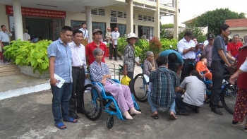 ອົງການ ຈາຫຼ້າຍຕວຍເທີ ໄດ້ມອບລົດເຂັນ ຈຳນວນ 488 ຄັນ ໃຫ້ແກ່ຄົນພິການທີ່ແຂວງແທງຮວາ