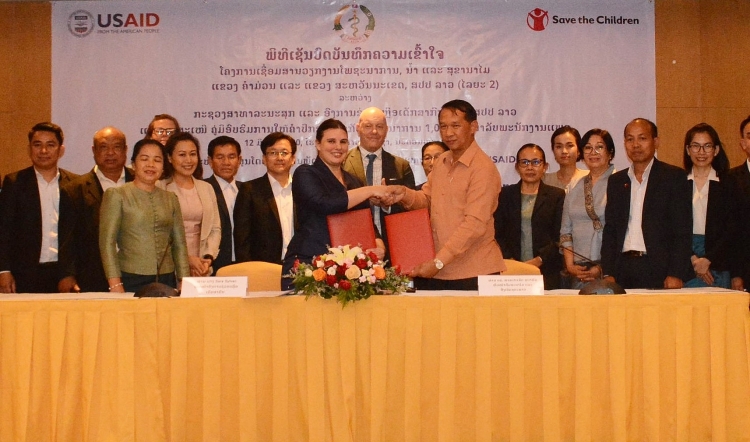 ອາເມຣ ກາ ສະໜ ບສະໜ ນການຫ ດຜ ອນເດ ກຂາດສານອາຫານຢ ລາວ