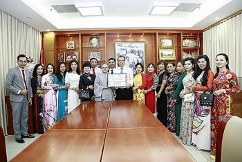 ພິທີມອບຮັບຜ້າອັດປາກ 20.000 ອັນ ໃຫ້ແກ່ປະຊາຄົມຊາວຫວຽດນາມ ຢູ່ ສ.ເກົາຫຼີ