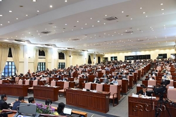 ກອງ​ປະຊຸມ ​ສະ​ໄໝ​ສາມັນ ​ເທື່ອ​ທີ 9 ຂອງ​ສະພາ​​ແຫ່ງ​ຊາດ​ ຊຸດ​ທີ 8: ຮອງ​ນາຍົກລັດຖະມົນຕີ, ລັດຖະມົນ​ຕີກະຊວງ​ການ​ເງິນ ​ໄດ້​ສະ​ເໜີ​ຮ່າງ​ກົດໝາຍ​ວ່າ​ດ້ວຍພາສີ