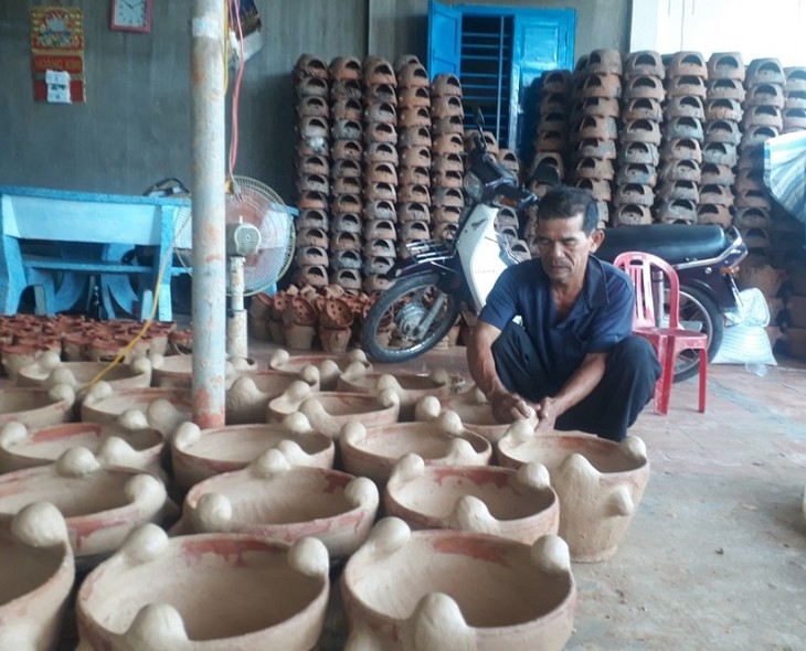 ອະນຸລັກແລະເສີມຂະຫຍາຍໝູ່ບ້ານເຄື່ອງປັ້ນດິນເຜົາຈຳບິ່ງດຶກ ໃນແຂວງບິ່ງທ້ວນ