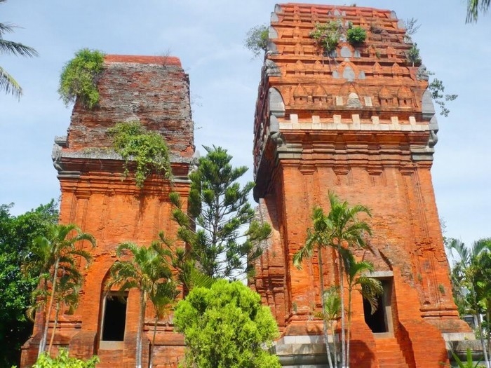 ທາດໂດຍ(ໝາຍເຖິງທາດຄູ່) ໃນແຂວງບີງດີ້ງ 
