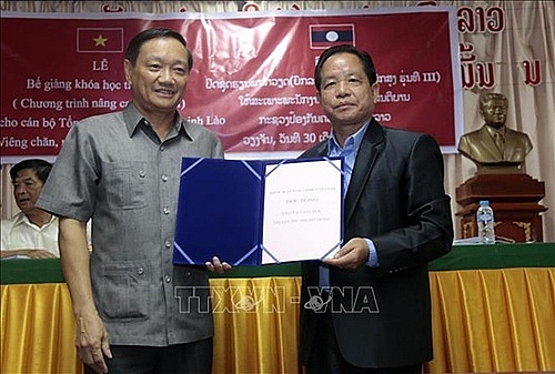 ຈ ດຕ ງພ ທ ອ ດຊ ດຮຽນພາສາຫວຽດໃຫ ແກ ພະນ ກງານ ນ ກຮ ບກະຊວງປ ອງກ ນຄວາມສະຫງ ບລາວ
