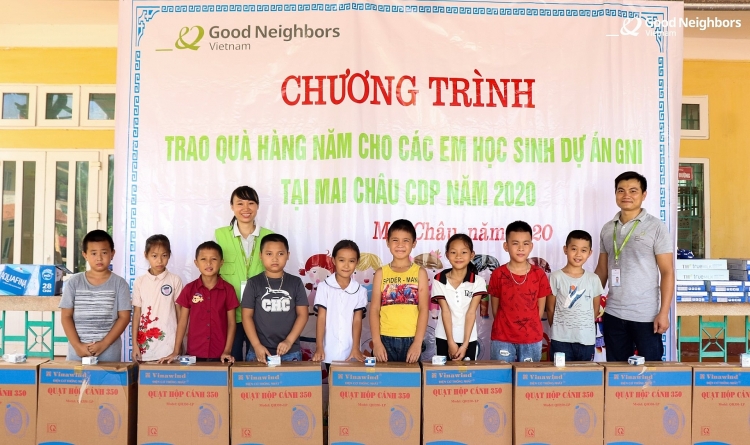 GNI ມອບຂອງຂວັນໃຫ້ເດັກນ້ອຍກວ່າ 1.000 ຄົນ ຢູ່ ແຂວງຮວ່າບີ່ງ gni ມອບຂອງຂວ ນໃຫ ເດ ກນ ອຍກວ າ 1 000 ຄ ນ ຢ ແຂວງຮວ າບ ງ