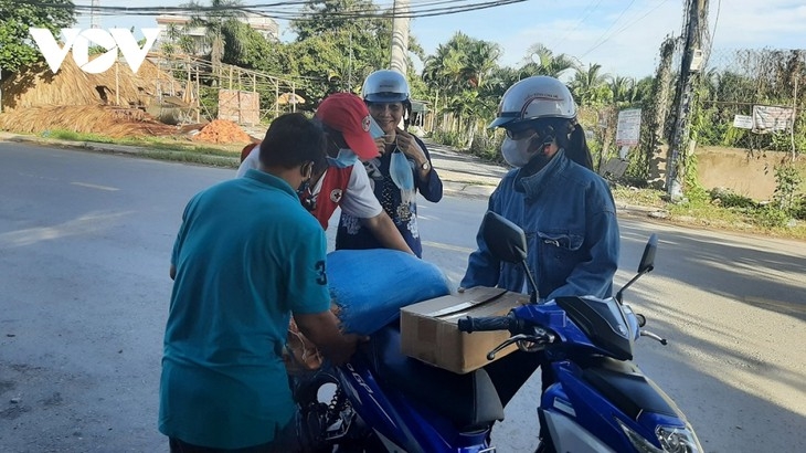 ສະມາຊິກໃນສະພາຮັບເຄື່ອງຂອງຈາກຜູ້ສະຫນັບສະຫນູນ