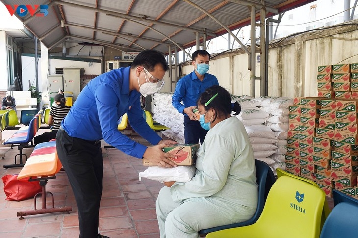 ມອບເຂົ້າ​ແຫ່ງ​ສາຍ​ຈິດ​ມິດ​ໃຈເກຶອບ 1 ລ້ານ​ຄາບໃຫ້​ປະ​ຊາ​ຊົນ​ຜູ້​ປະ​ສົບ​ກັບ​ຄວາມ​ຫຍຸ້ງ​ຍາກ ຍ້ອນ​ໂລກ​ລະ​ບາດ​ໂຄວິດ - 19