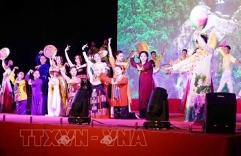 ງານວາງສະແດງ “ມໍລະດົກວັດທະນະທຳ ຫວຽດນາມ”