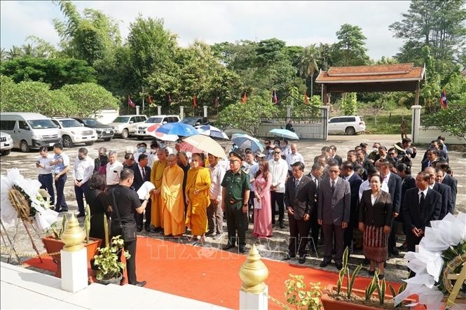 ພິທີຈັດຕັ້ງຢູ່ບ້ານເກີນ (ພາບ:TTXVN ) ພິທີຈັດຕັ້ງຢູ່ບ້ານເກີນ (ພາບ:TTXVN )