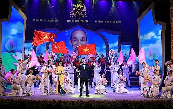 ຫວຽດນາມ ບ ນດາການເຄ ອນໄຫວສະເຫ ມສະຫ ອງ 75 ປ ແຫ ງການປະຕ ວ ດເດ ອນສ ງຫາ ແລະວ ນຊາດທ 2 ກ ນຍາ