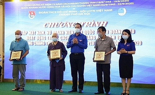 ຫວຽດນາມ ບ ນດາການເຄ ອນໄຫວສະເຫ ມສະຫ ອງ 75 ປ ແຫ ງການປະຕ ວ ດເດ ອນສ ງຫາ ແລະວ ນຊາດທ 2 ກ ນຍາ