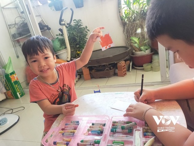 ຄຳລະດົມກຳລັງໃຈຂອງພວກຫຼານນ້ອຍຝາກເຖິງກຳລັງແພດໝໍ ແລະ ພວກອ່າວອາ ຢູ່ ແນວໜ້າຕ້ານໂລກລະບາດ