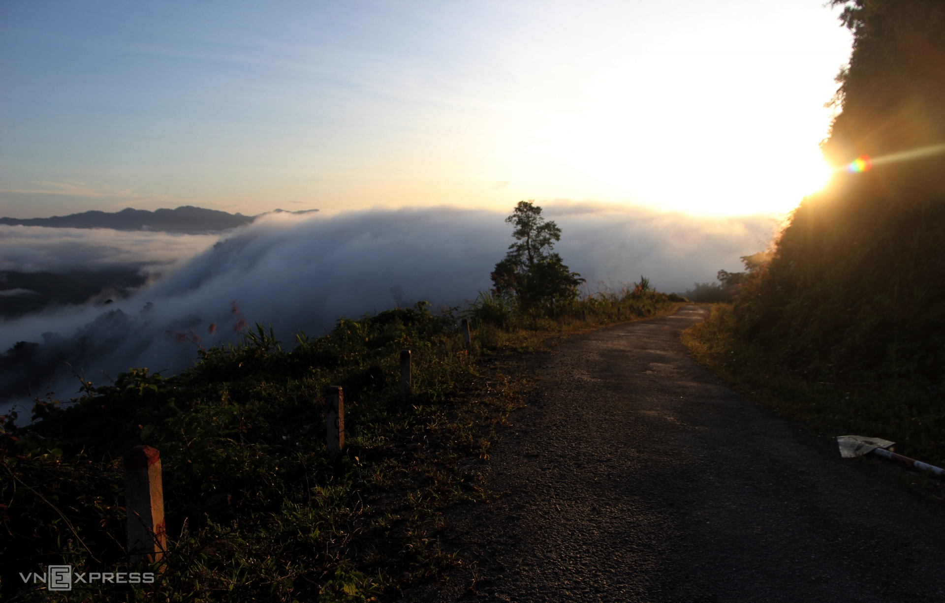 ນອກຈາກຕາແສງ ຈ່າເຕີ້ບ ແລ້ວ, ເມກປົກຄຸມເກືອບທັງໝົດບັນດາຕາແສງໃນເມືອງນາມຈ່າມີ, ຄືກັບໃຈກາງຕາແສງ ຈ່າກາງ ໃນຮູບພາບ.