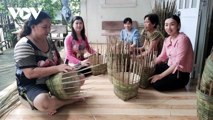 ອາຊີບຈັກສານຂອງຊາວເຜົ່າຂະແມ ມີມາແຕ່ດົນນານແລ້ວ