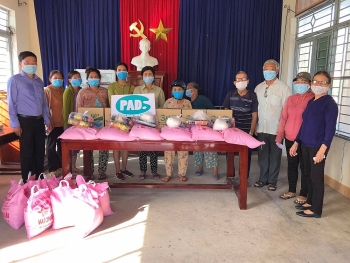 ອົງການອາສາສະໝັກ Paint A  ຂົນຂວາຍໃຫ້ບໍລິຈາກເງິນຊ່ວຍເຫຼືອຜູ້ທຸກຍາກຢູ່ກວາງງາຍ, ແຂວງກວາງນາມ