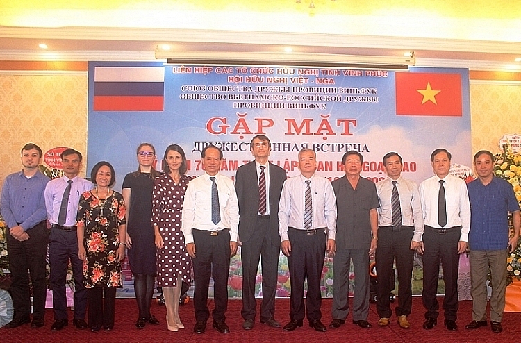 ຫວີງຟຸກ: ສະເຫຼີມສະຫຼອງ 70 ປີແຫ່ງວັນສ້າງຕັ້ງສາຍພົວພັນທາງການທູດລະຫວ່າງຫວຽດນາມ - ສະຫະພັນລັດເຊຍ ຫວ ງຟ ກ ສະເຫ ມສະຫ ອງ 70 ປ ແຫ ງວ ນສ າງຕ ງສາຍພ ວພ ນທາງການທ ດລະຫວ າງຫວຽດນາມ ສະຫະພ ນລ ດເຊຍ