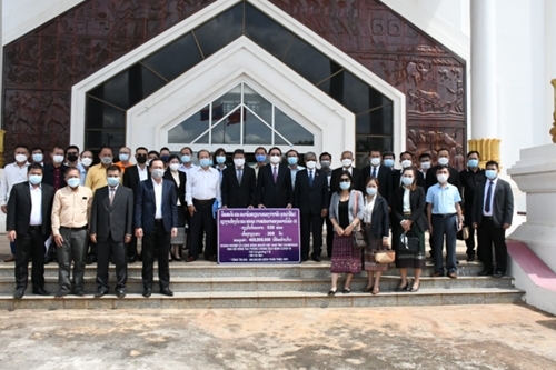 ນັກທຸລະກິດ ແລະສະມາຄົມຫວຽດນາມ ມອບເສື່ອ-ຕຽງນອນ ໃຫ້ແຂວງຈຳປາສັກ