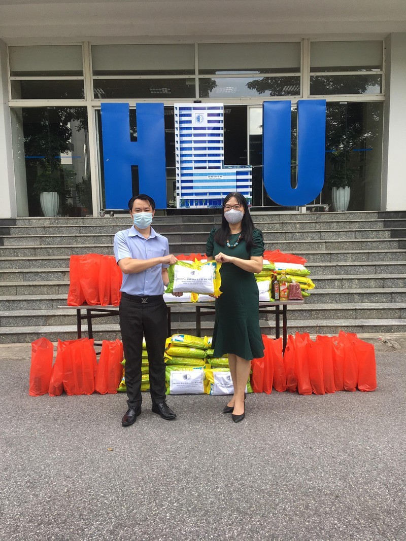 Tiêm vắc xin phòng COVID-19 cho gần 40 lưu sinh viên Lào, Campuchia Tiêm vắc xin phòng COVID-19 cho gần 40 lưu sinh viên Lào, Campuchia