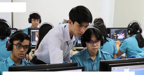 ນັກຮຽນຢູ່ໂຮງຮຽນປະຖົມສຶກສາ-ມັດທະຍົມຕອນຕົ້ນ-ມັດທະຍົມຕອນປາຍ Sky-Line (ດ່ານັ້ງ) ມີໜ້າຢູ່ວິດີໂອເຊີດຊູຂອງ Microsoft. ພາບ: qdnd.vn. ນັກຮຽນຢູ່ໂຮງຮຽນປະຖົມສຶກສາ-ມັດທະຍົມຕອນຕົ້ນ-ມັດທະຍົມຕອນປາຍ Sky-Line (ດ່ານັ້ງ) ມີໜ້າຢູ່ວິດີໂອເຊີດຊູຂອງ Microsoft. ພາບ: qdnd.vn.