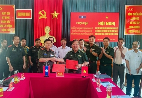 ພິທີເຊັນບົດບັນທຶກຊ່ວຍຈໍາ. ພາບ: ຫວໍຕ໊ຽນ.