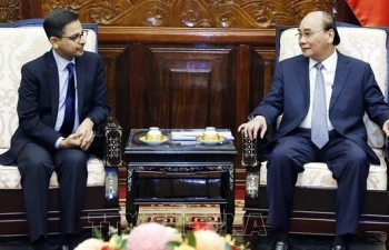 ປະ​ທານ​ປະ​ເທດ ຫວຽດ​ນາມ ຫງວຽນ​ຊວັ​ນ​ຟຸກ ຕ້ອນ​ຮັບ​ເອກ​ອັກ​ຄະ​ລັດ​ຖະ​ທູດ​ ອິນ​ເດຍ ເຂົ້າ​ຢ້ຽມ​ອຳ​ລາ