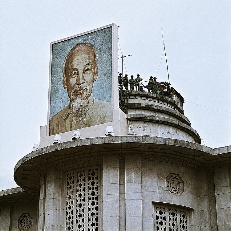 ຊົມເບິ່ງຮ່າໂນ້ຍ ໄລຍະ ປີ 1967 - 1975 ທີ່ໄດ້ຖ່າຍໂດຍຊ່າງຖ່າຍຮູບເຢຍລະມັນ Thomas Billhardt ຊ ມເບ ງຮ າໂນ ຍ ໄລຍະ ປ 1967 1975 ທ ໄດ ຖ າຍໂດຍຊ າງຖ າຍຮ ບເຢຍລະມ ນ thomas billhardt