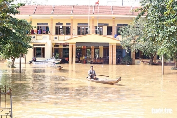 ລັດຖະບານ ອາເມລິກາ ພ້ອມແລ້ວທີ່ຈະໜູນຊ່ວຍ ຫວຽດນາມ ຮັບມືກັບຜົນເສຍຫາຍ ຍ້ອນຝົນຕົກ, ນ້ຳຖ້ວມກໍ່ຂຶ້ນຢູ່ບັນດາແຂວງພາກກາງ
