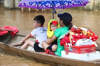 ສະຖານທູດ ຫວຽດນາມ ພ້ອມດ້ວຍປະຊາຄົມຊາວຫວຽດນາມ ອາໄສ ຢູ່ ມາເລເຊຍ ຈັດຕັ້ງການບໍລິຈາກເພື່ອແນໃສ່ຊ່ວຍເຫຼືອພໍ່ແມ່ປະຊາຊົນຢູ່ເຂດພາກກາງ