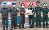 ມອບເຄື່ອງຊ່ວຍເຫຼືອໃຫ້ກໍາລັງປະກອບອາວຸດລາວ ເພື່ອປ້ອງກັນ, ຕ້ານພະຍາດໂຄວິດ-19