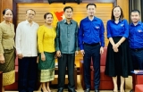 ຄະນະຊາວໜຸ່ມກອມມູນິດ ໂຮ່ຈີມິນ ຕ້ອນຮັບ 2 ຄອບຄົວອະດີດພະນັກງານສູນກາງຄະນະຊາວໜຸ່ມປະຊາຊົນປະຕິວັດ ລາວ