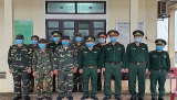 ຄະນະປະຕິບັດງານກອງບັນຊາການທະຫານແຂວງສາລະວັນ, ລາວ ໄດ້ມາຢ້ຽມຢາມ, ມອບຂອງຂວັນໜູນຊ່ວຍໃຫ້ກອງບັນຊາການທະຫານແຂວງກວ໋າງຈິ ແລະແຂວງເທື່ອທຽນເຫວ້